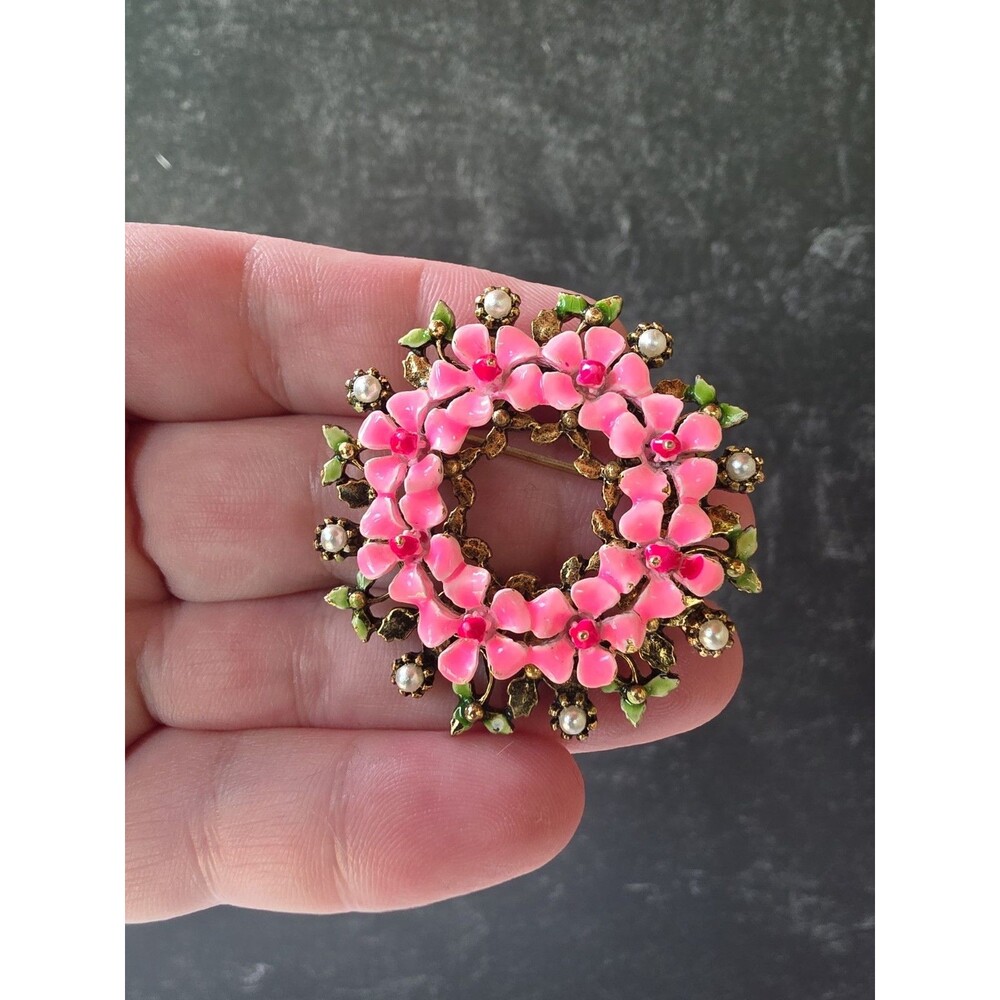 Art Signed Pink Enamel Faux Pearl Wreath Shaped Brooch Vintage Costume Jewelry